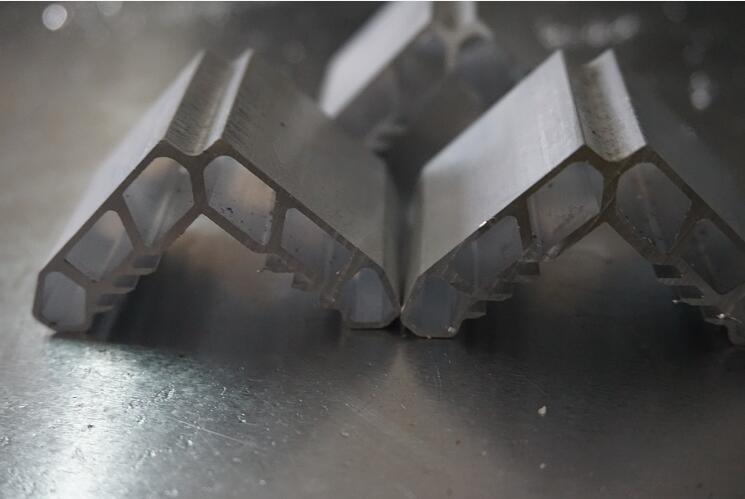 【山東】門窗角碼鋸選來選去還是購(gòu)買鄧氏機(jī)械DS-E400設(shè)備