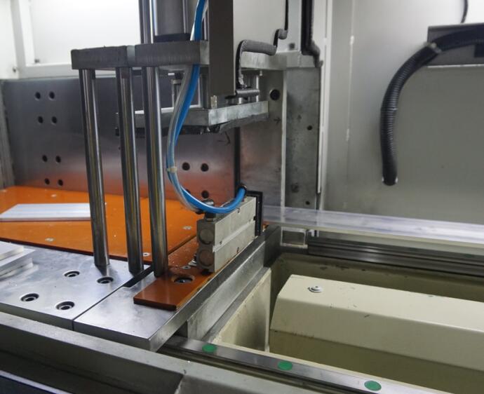 分離式數(shù)控鋁型材精密切割機